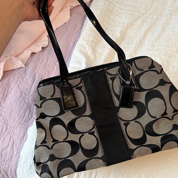 Stylish Black and Gray Women's Tote Bag - Picture 3 of 3